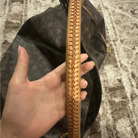 Louis Vuitton Artsy Gm - Picture 10 of 13